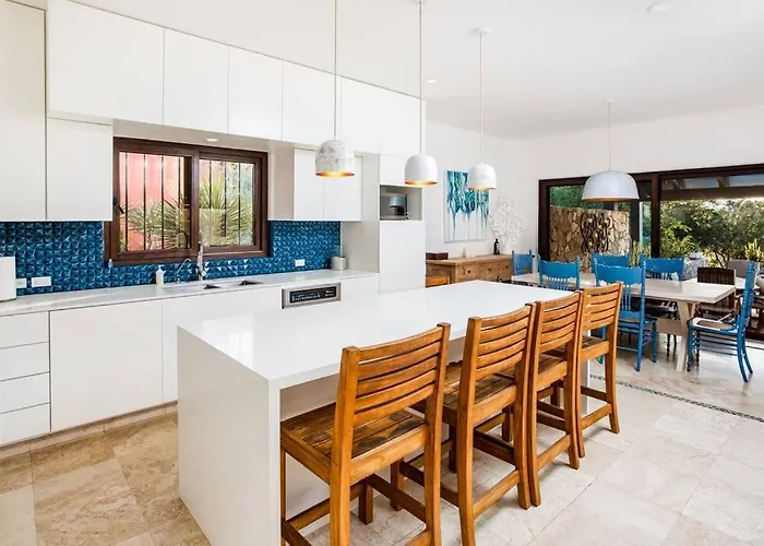 La Roca 8 Min Walking Distance To The Villa