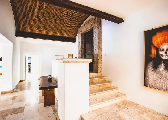 La Roca 8 Min Walking Distance To The